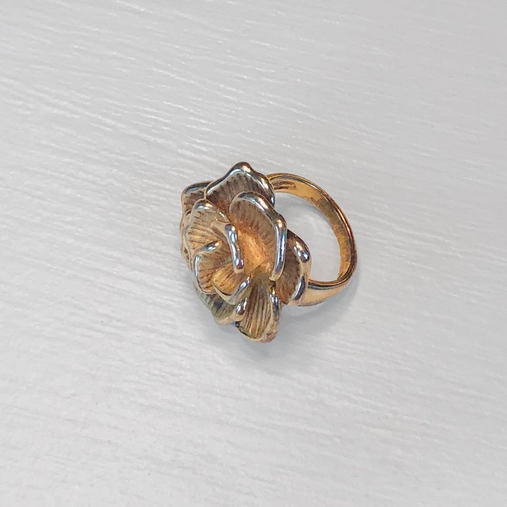 Banana Republic Large Gold Flower Ring